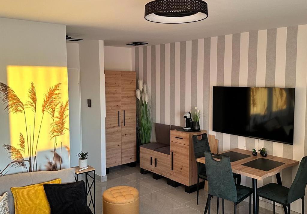 Fewo Sky21 * Langen Exklusives Appartment Vollausstattung / Zentrale Lage *Neu* Extérieur photo
